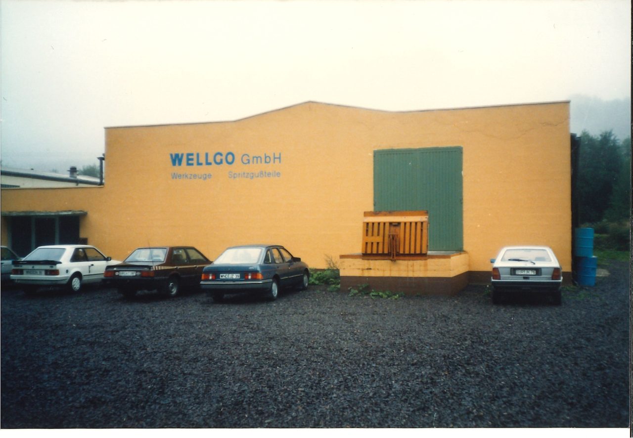 WELLGO-GmbH-Fassade mit dem Beinamen „Werkzeuge Spritzgußteile", 1986